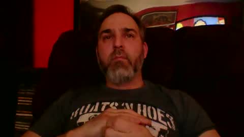 Snapshot of beardedambition chatting on November 28, 4:59 am beardedambition online show from November 28, 4:59 am