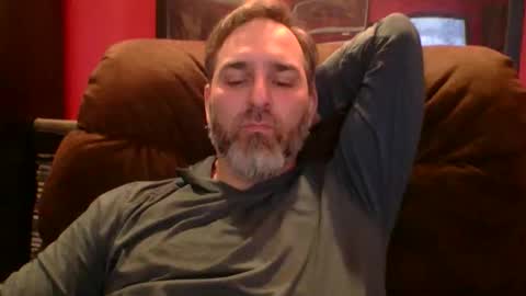 Snapshot of beardedambition chatting on November 29, 2:36 am beardedambition online show from November 29, 2:36 am