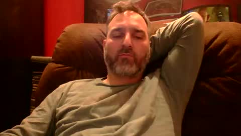 Snapshot of beardedambition chatting on December 14, 3:56 am beardedambition online show from December 14, 3:56 am