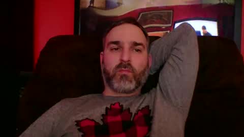 Snapshot of beardedambition chatting on December 16, 1:43 am beardedambition online show from December 16, 1:43 am