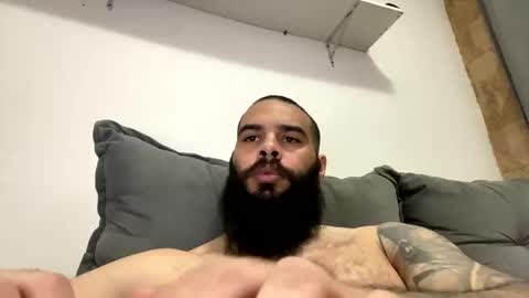 Snapshot of beardmax chatting on May 4, 9:22 pm Min online show from May 4, 9:22 pm