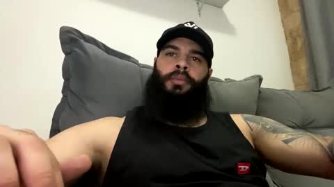 Snapshot of beardmax chatting on May 7, 6:19 am Min online show from May 7, 6:19 am