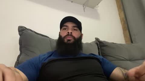 Snapshot of beardmax chatting on June 3, 5:32 am Min online show from June 3, 5:32 am