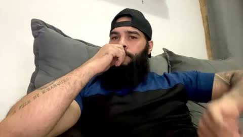 Snapshot of beardmax chatting on June 4, 6:19 am Min online show from June 4, 6:19 am