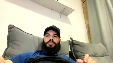 Snapshot of beardmax chatting on August 3, 4:11 am Min online show from August 3, 4:11 am