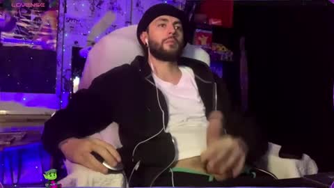 Snapshot of beastbxy chatting on December 11, 7:42 am beast bxy online show from December 11, 7:42 am