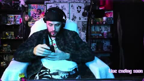 Snapshot of beastbxy chatting on December 18, 7:58 am beast bxy online show from December 18, 7:58 am