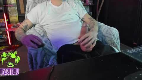 Snapshot of beastbxy chatting on March 9, 9:02 am beast bxy online show from March 9, 9:02 am