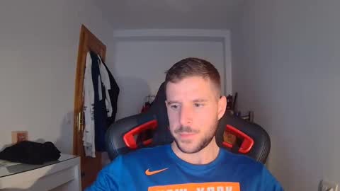 Snapshot of beastcumcam chatting on November 29, 11:19 pm beastcumcam online show from November 29, 11:19 pm