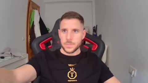 Snapshot of beastcumcam chatting on March 20, 3:17 pm beastcumcam online show from March 20, 3:17 pm