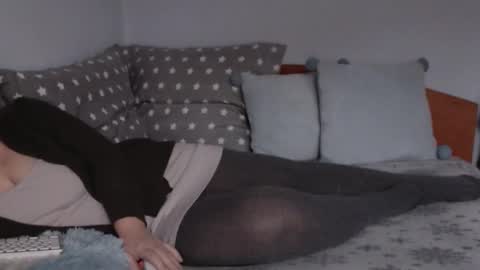 Snapshot of beatrice26 chatting on December 6, 11:11 am beatrice26 online show from December 6, 11:11 am