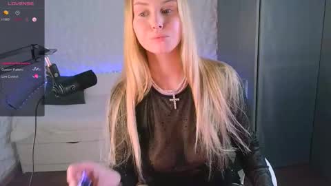 Snapshot of beatrice_7 chatting on November 12, 9:25 pm Beatrice online show from November 12, 9:25 pm