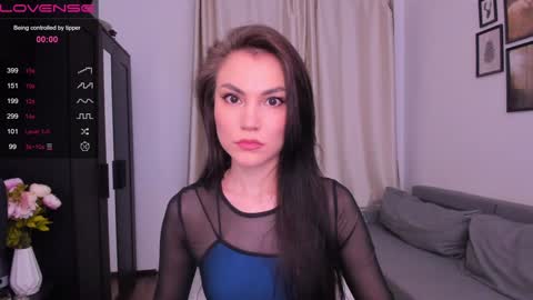 Snapshot of beatricefawne chatting on December 6, 10:19 pm Bzzz Bea online show from December 6, 10:19 pm