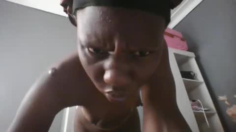 Lil stunner online show from December 3, 6:32 am