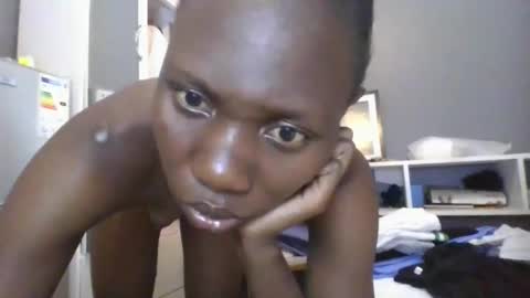 Snapshot of beautie699392 chatting on December 5, 6:59 pm Lil stunner online show from December 5, 6:59 pm