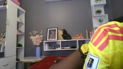 Snapshot of beautie699392 chatting on March 10, 7:30 pm Lil stunner online show from March 10, 7:30 pm