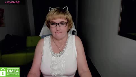 Snapshot of beautiful_lina7 chatting on January 5, 4:59 pm your Lana online show from January 5, 4:59 pm