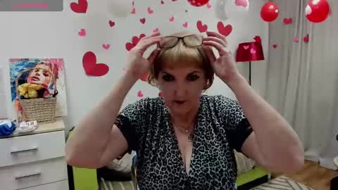 Snapshot of beautiful_lina7 chatting on February 8, 9:35 am your Lana online show from February 8, 9:35 am