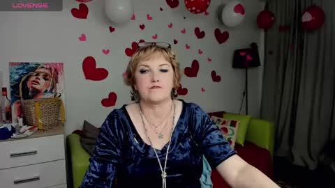 Snapshot of beautiful_lina7 chatting on February 8, 10:51 pm your Lana online show from February 8, 10:51 pm