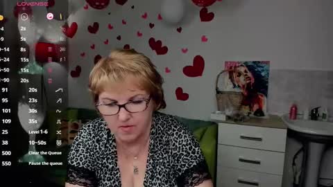 Snapshot of beautiful_lina7 chatting on February 19, 3:28 am your Lana online show from February 19, 3:28 am