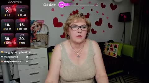 Snapshot of beautiful_lina7 chatting on February 23, 5:23 am your Lana online show from February 23, 5:23 am