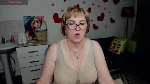 Snapshot of beautiful_lina7 chatting on March 2, 10:35 am your Lana online show from March 2, 10:35 am