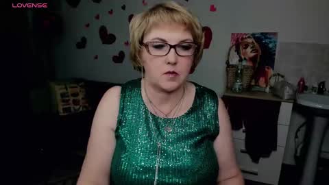 Snapshot of beautiful_lina7 chatting on March 8, 12:41 pm your Lana online show from March 8, 12:41 pm