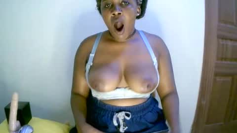 Snapshot of beautifulpeach2 chatting on January 22, 7:25 am beautifulpeach2 online show from January 22, 7:25 am