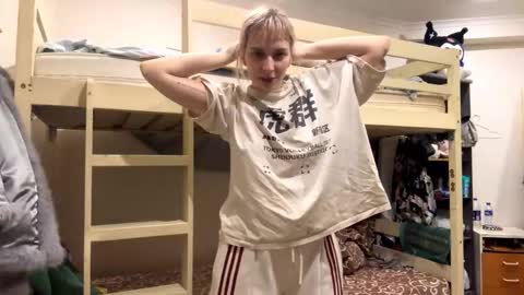 Mia online show from March 5, 5:31 pm