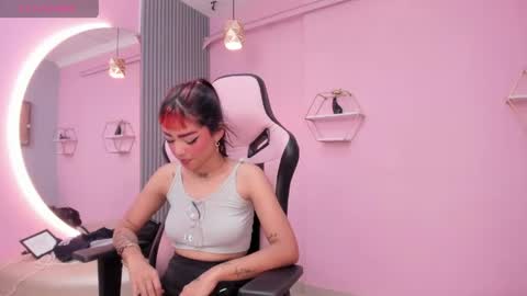 Snapshot of beautty_woman_ chatting on April 28, 7:19 pm Sara online show from April 28, 7:19 pm