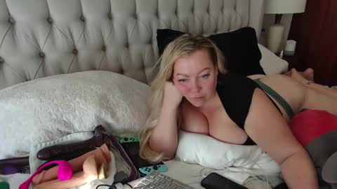 Snapshot of beauty4agent chatting on January 20, 2:57 pm beauty4agent online show from January 20, 2:57 pm