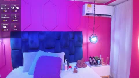 Snapshot of beauty_milf4 chatting on December 3, 11:19 am Chantall online show from December 3, 11:19 am