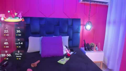 Snapshot of beauty_milf4 chatting on December 18, 11:27 am Chantall online show from December 18, 11:27 am