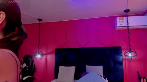 Snapshot of beauty_milf4 chatting on January 10, 3:19 am Chantall online show from January 10, 3:19 am