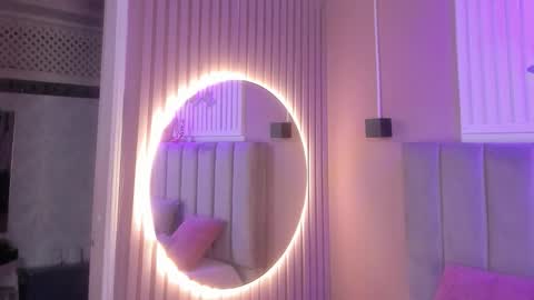 Snapshot of beauty_milf4 chatting on February 19, 3:02 am Chantall online show from February 19, 3:02 am