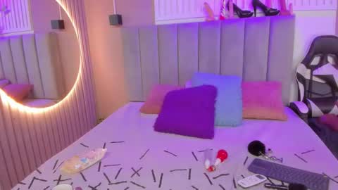 Snapshot of beauty_milf4 chatting on March 11, 3:56 am Chantall online show from March 11, 3:56 am