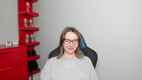 Zoe online show from June 18, 5:30 am