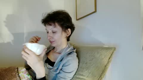 Snapshot of bebacksooon chatting on February 16, 4:25 pm Raluca online show from February 16, 4:25 pm