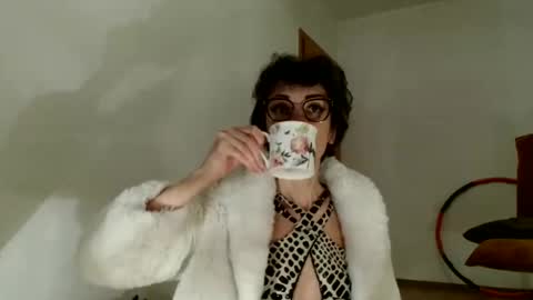 Snapshot of bebacksooon chatting on February 25, 6:17 pm Raluca online show from February 25, 6:17 pm