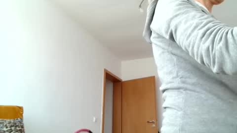 Snapshot of bebacksooon chatting on March 26, 8:20 am Raluca online show from March 26, 8:20 am