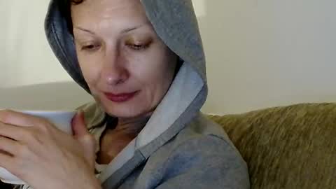 Snapshot of bebacksooon chatting on April 2, 8:50 pm Raluca online show from April 2, 8:50 pm