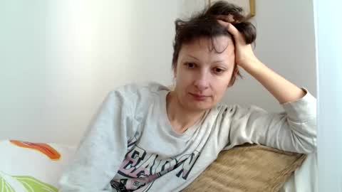 Snapshot of bebacksooon chatting on April 12, 8:08 am Raluca online show from April 12, 8:08 am