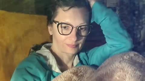 Snapshot of bebacksooon chatting on April 13, 6:57 pm Raluca online show from April 13, 6:57 pm