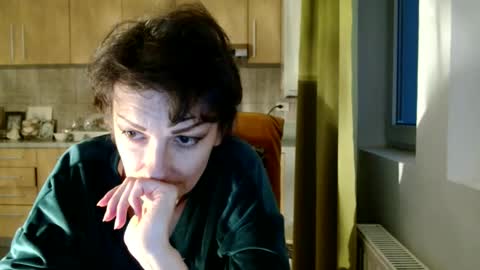 Snapshot of bebacksooon chatting on April 15, 5:31 pm Raluca online show from April 15, 5:31 pm