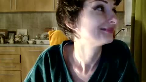 Snapshot of bebacksooon chatting on April 15, 7:58 pm Raluca online show from April 15, 7:58 pm