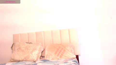 Snapshot of bebe_sua chatting on February 19, 2:44 am Jennifer online show from February 19, 2:44 am