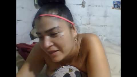 Snapshot of bebesitaa45 chatting on June 6, 2:27 am bebesitaa45 online show from June 6, 2:27 am