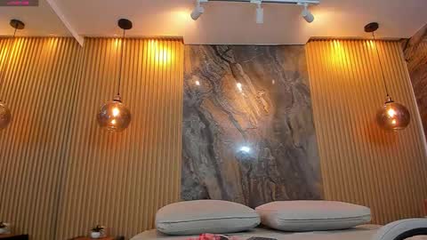 Snapshot of beca_winn chatting on December 1, 11:59 am beca online show from December 1, 11:59 am