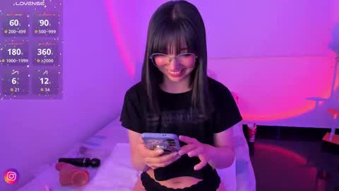 Snapshot of becca_be_ chatting on November 6, 3:07 am Becca is here online show from November 6, 3:07 am