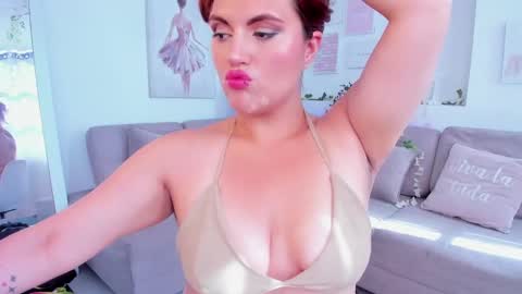 Snapshot of becca_diamond chatting on December 31, 2:25 pm Rebecca online show from December 31, 2:25 pm